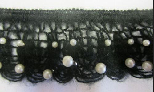 Häkelborte schwarz mit Perlen besetzt, einseitiger Bogen-Zierabschluß