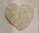 2 Lochknopf aus Kunststoff, Herzform weiß-silber
